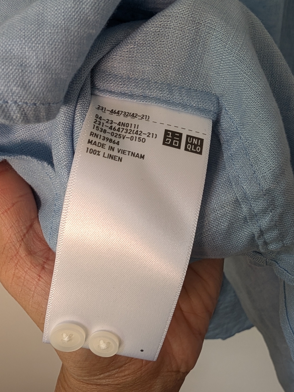 Uniqlo Pale Blue Women's Button-Down Dress Shirt - Picture 11 of 12